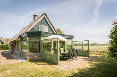Villa bleacherscoogh with conservatory
