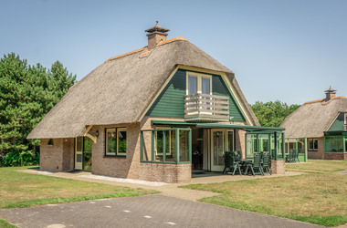 Villa het Buitenhof with conservatory